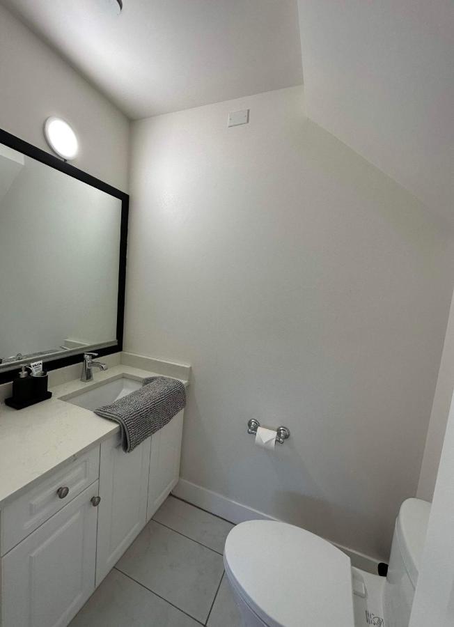 2Br 1.5Ba Full Kitchen Private Guest House - Free Parking - Central Location Ванкувер Экстерьер фото